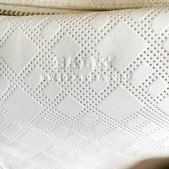 Authentic Bally bag calf skin leather perforated and logo stamped. - Picture 4 of 15